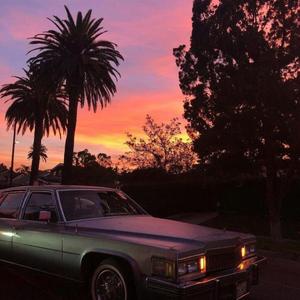 大胸妹子脱光衣服被操
