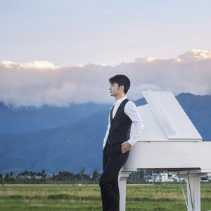 大胸妹子脱光衣服被操
